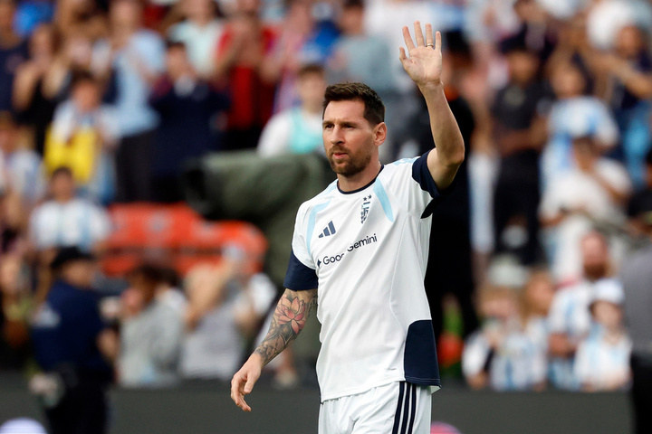 Messi vào sân trong hiệp 2. (Ảnh: AP)