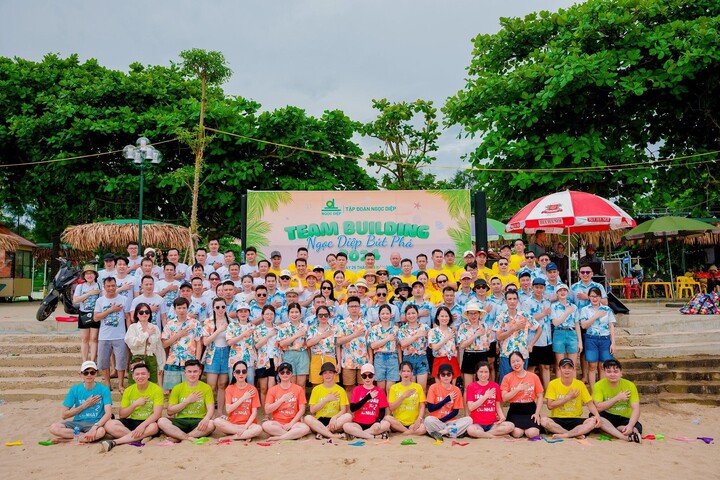 Các hoạt động Team building sôi động trên bãi biển giúp thắt chặt tình đoàn kết của tập thể cán bộ nhân viên Nội thất Ngọc Diệp.