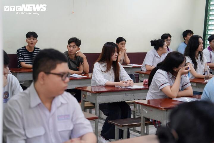Năm nay, TP.HCM có 142.899 thí sinh đăng ký dự thi, trong đó gồm 134.921 thí sinh đang học lớp 12, 7.978 thí sinh tự do.