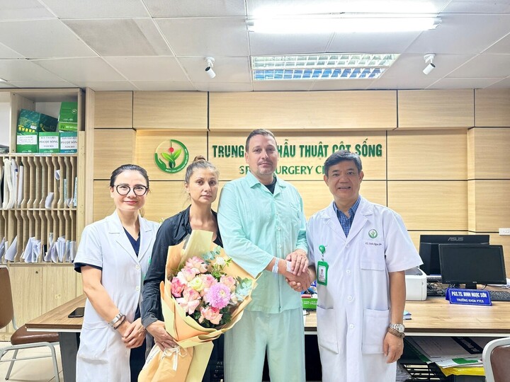 Sau 1 ngày phẫu thuật, người bệnh được làm thủ tục xuất viện, trở về nhà (Ảnh: BV Việt Đức)