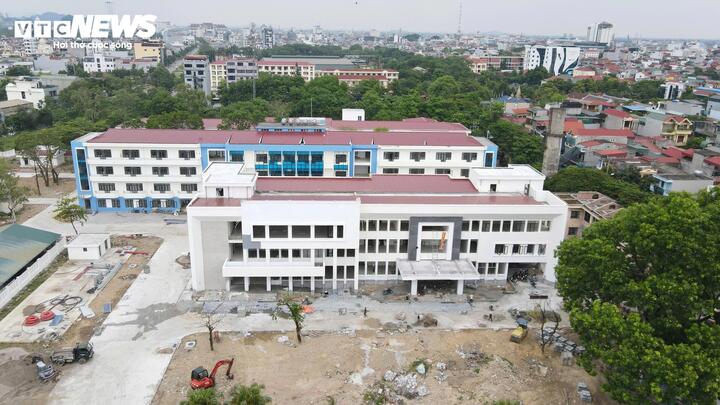 Tới ngày 11/6, lực lượng tham gia quy tập tiếp tục phối hợp với đơn vị thi công rà soát hiện trường tại khu vực mở rộng đường Tây Thành, nơi đang diễn ra hoạt động tìm kiếm những trường hợp nghi liên quan thai nhi.
