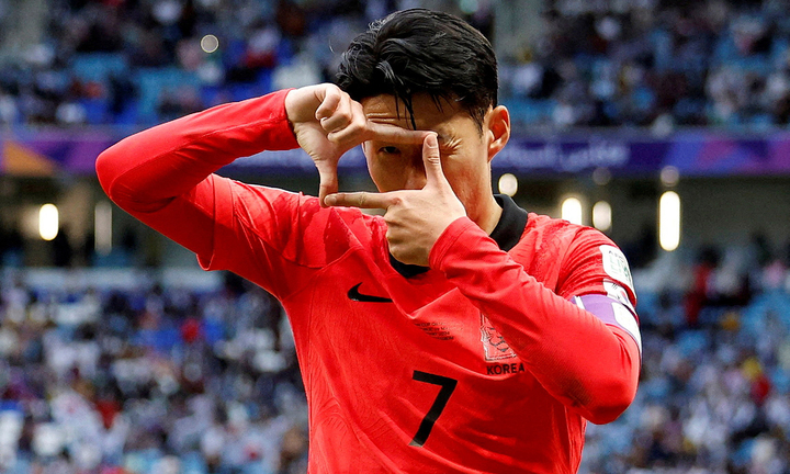 Son Heung-min mang băng thủ quân của Hàn Quốc. (Ảnh: Reuters)