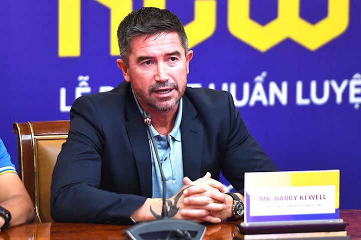 HLV Harry Kewell làm việc ở V.League.