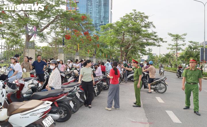 Hơn 1,2 triệu thí sinh bước vào môn thi đầu tiên kỳ thi tốt nghiệp THPT 2026 - 19