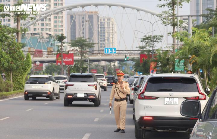 Hơn 1,2 triệu thí sinh bước vào môn thi đầu tiên kỳ thi tốt nghiệp THPT 2026 - 20