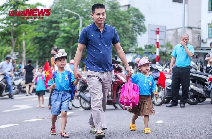 Khai giảng chỉ tốn khoảng vài tiếng buổi sáng, không nên thêm ngày nghỉ gây lãng phí. (Ảnh minh họa: Ngô Nhung)