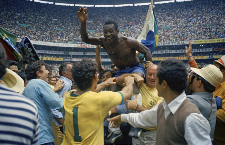 Pele cùng đội tuyển Brazil giành chức vô địch World Cup 1970. (Ảnh: AP)