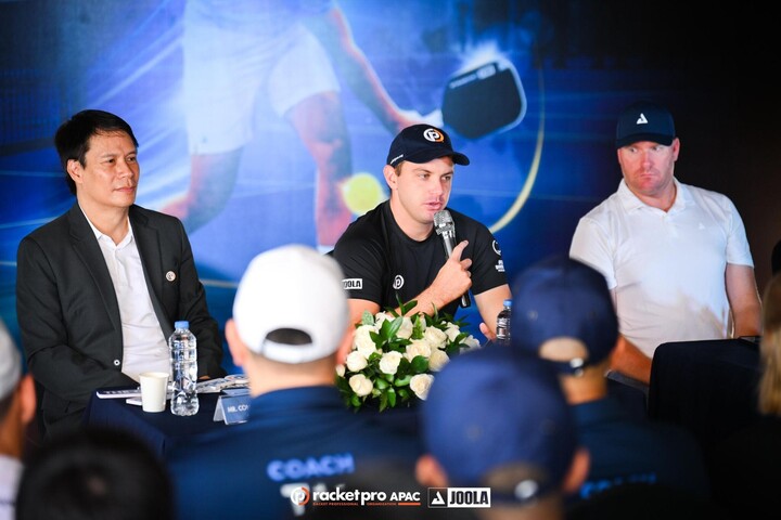Ông Collin Johns, Giám đốc Đào tạo toàn cầu của RPO, nhà vô địch đôi nam PPA Kuala Lumpur Open 2026 và là một trong những tay vợt đôi nam thành công nhất thế giới.