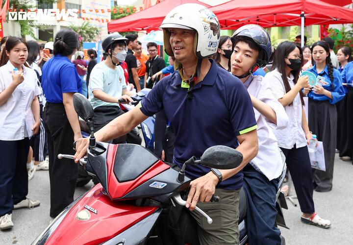 Đề thi Ngữ văn tốt nghiệp THPT 2026 - 13
