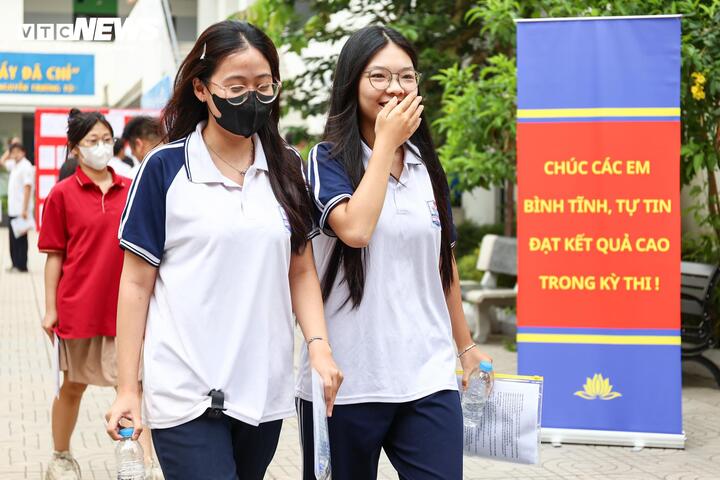Đề thi Ngữ văn tốt nghiệp THPT 2026 - 10