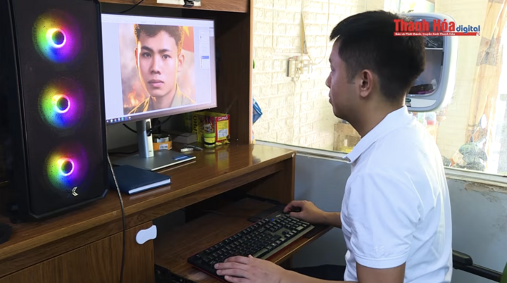Để phục dựng, anh phải phóng to từng chi tiết nhỏ, dò lại từng đường nét khuôn mặt. (Ảnh: Báo Thanh Hóa)