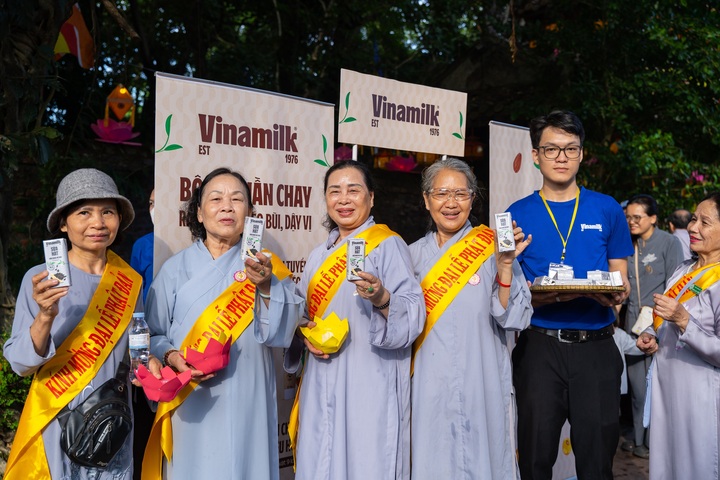 Theo đại diện Vinamilk, tỷ lệ người theo đuổi lối sống thuần chay tại Việt Nam đang tăng nhanh. Thị trường thực phẩm có nguồn gốc thực vật, được nhiều tổ chức dự báo, có tốc độ tăng trưởng kép dao động từ 8-10%/năm trong thời gian tới. Thông qua chuỗi hoạt động đồng hành này, Vinamilk kỳ vọng tiếp tục lan tỏa phong cách sống xanh, đồng thời mang đến những lựa chọn dinh dưỡng gần gũi, dễ tiếp cận cho cộng đồng.