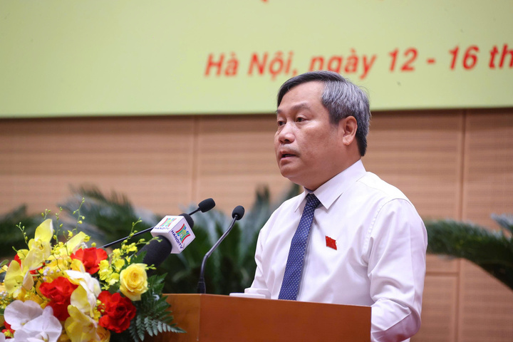 Chủ tịch Hà Nội Vũ Đại Thắng phát biểu tại kỳ họp.