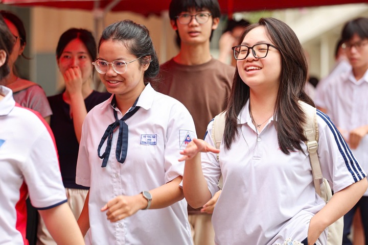 Giáo viên nhận định đề tiếng Anh tốt nghiệp THPT 2026 không dễ hơn nhưng phổ điểm có thể nhích lên so với năm 2025. (Ảnh: Minh Đức)