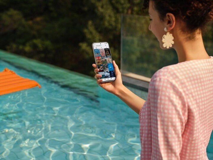 Phiên bản Pro+ 5G sở hữu màn hình CrystalRes AMOLED với tần số quét 120Hz và độ sáng 3200 nits, giúp dễ thao tác ngay cả ở ngoài trời nắng gắt.