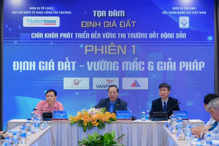 Toàn cảnh buổi tọa đàm “Định giá đất – Chìa khóa phát triển bền vững thị trường bất động sản”.