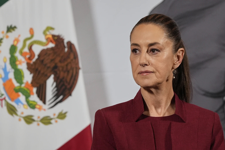 Tổng thống Mexico, bà Claudia Sheinbaum, là người đầu tiên xác nhận không tham dự các trận đấu tại World Cup 2026. (Ảnh: AP)