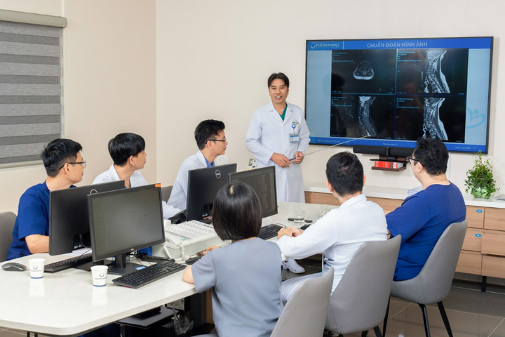 Trung tâm Hồi sức cấp cứu PhenikaaMec thực hiện đào tạo nâng cao chuyên môn của bác sĩ và điều dưỡng.