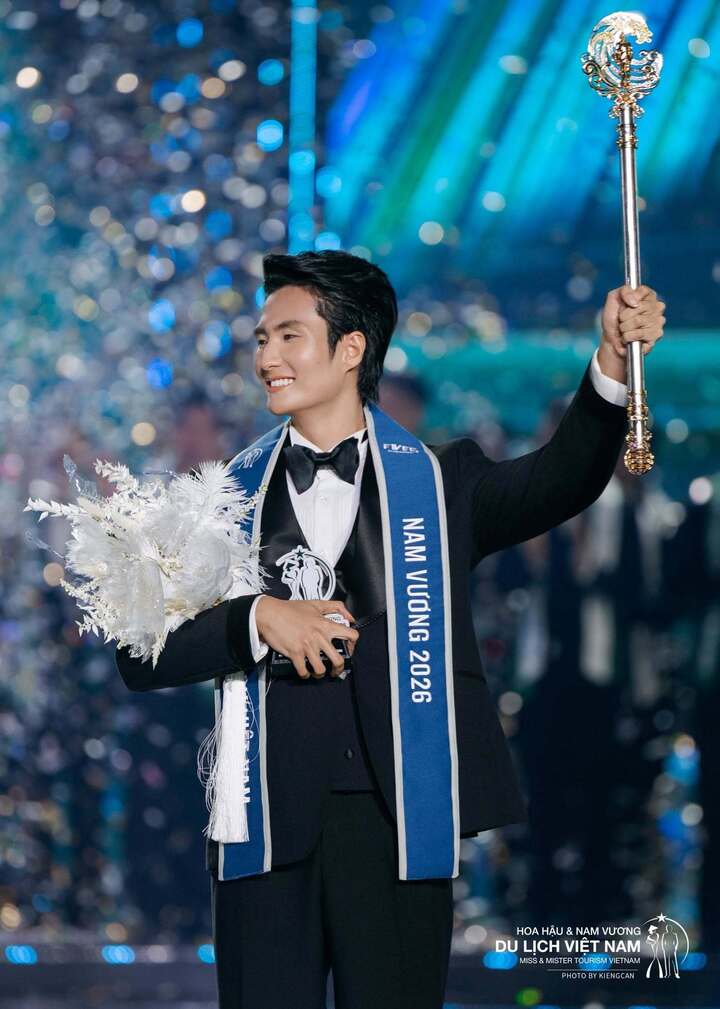 Chàng trai sinh năm 2003 mang trong mình 2 dòng máu Việt - Hàn, sở hữu chiều cao 1m82. Anh hiện là sinh viên Trường Đại học Nha Trang đồng thời hoạt động với vai trò người mẫu.
