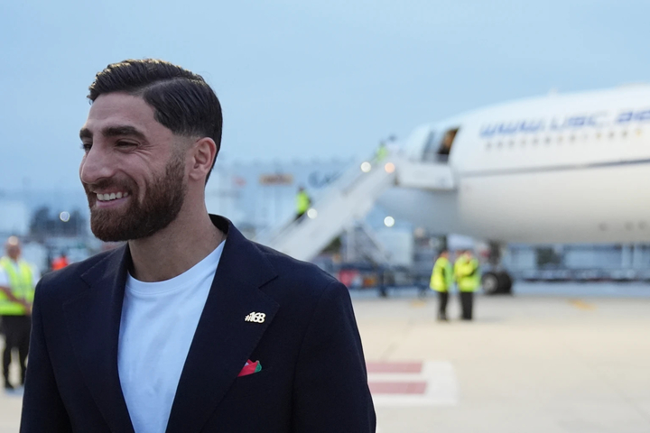 Đội trưởng đội tuyển Iran Alireza Jahanbakhsh từng bị các thành viên của băng đảng ma túy Mexico chặn lại. (Ảnh: AP)