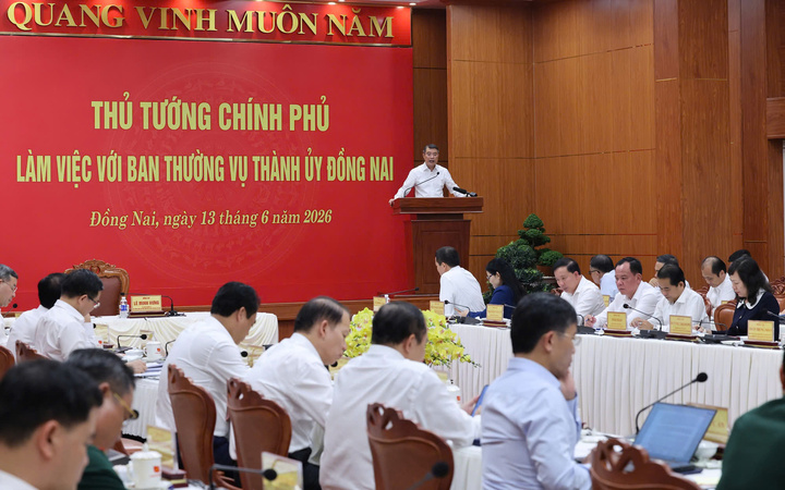 Thủ tướng thẳng thắn chỉ ra những hạn chế, khó khăn, thách thức của Đồng Nai, cần nhận diện để có giải pháp khắc phục. (Ảnh: VGP/Phương Nguyên)