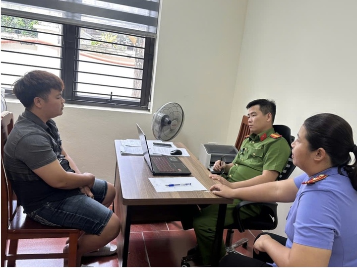 Lê Duy Lâm làm việc với cơ quan chức năng.