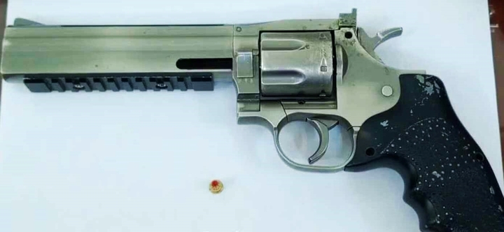 Khẩu súng thu giữ từ đối tượng Thanh.