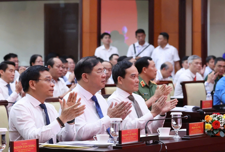 Nhiều kiến nghị của TP.HCM đã được lãnh đạo các Bộ, ngành giải đáp tại buổi làm việc. (Ảnh: VGP)