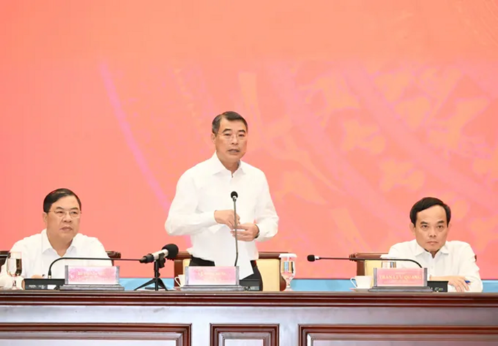 Thủ tướng Lê Minh Hưng chỉ đạo nhiều nội dung sát sườn cho tăng trưởng kinh tế TP.HCM tại buổi làm việc ngày 13/6. (Ảnh: VGP)