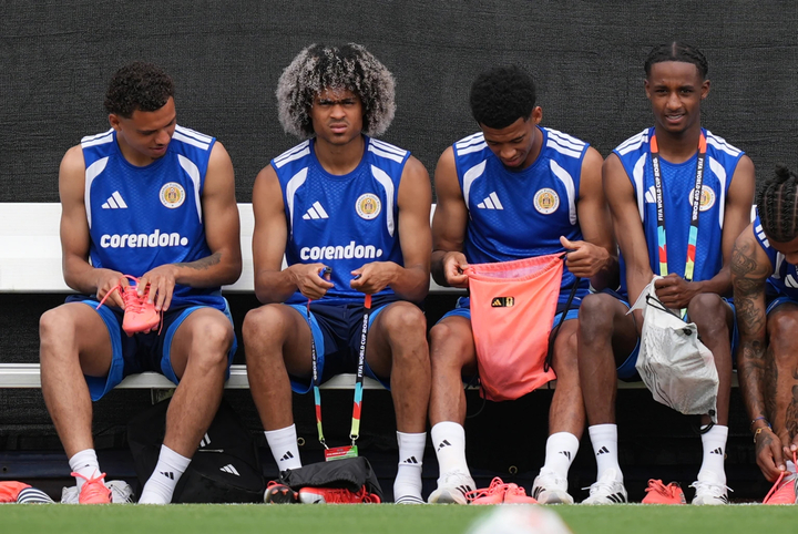 Tahith Chong (thứ hai từ trái sang) là cầu thủ bản địa duy nhất trong đội hình Curacao tham dự World Cup 2026. (Ảnh: AP)