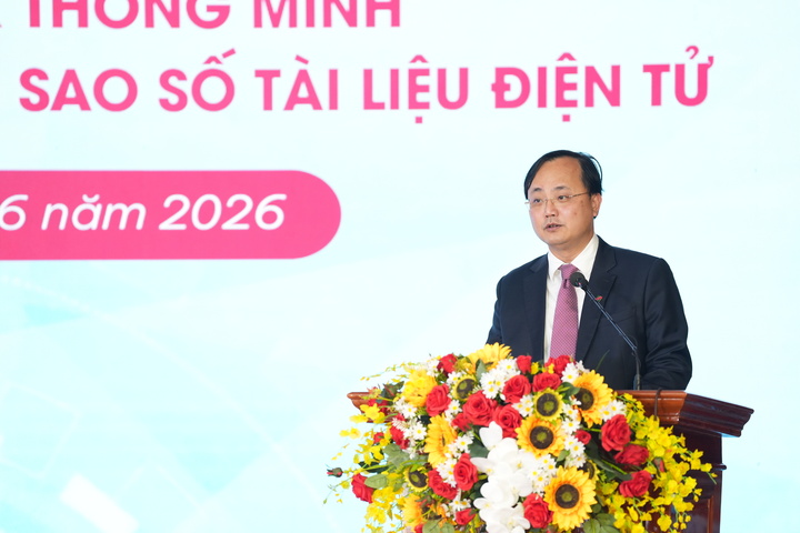 Ông Tô Huy Vũ - Bí thư Đảng ủy, Chủ tịch HĐTV Agribank - phát biểu tại buổi lễ.