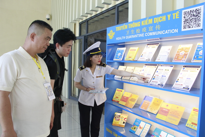 Nhiều hình thức tuyên truyền về cách phòng, chống dịch bệnh được TTKDYT triển khai đa dạng.