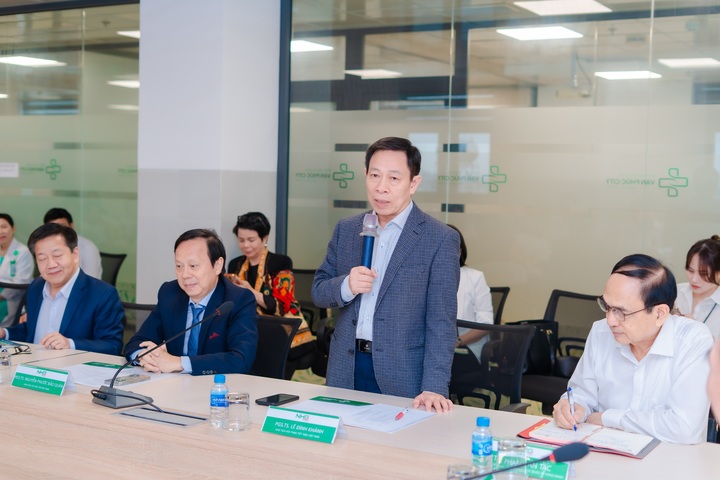 PGS.TS. Lê Đình Khánh - Chủ tịch Hội Thận tiết niệu Việt Nam - tham gia tại tọa đàm Bệnh viện ĐHQT Hồng Bàng.