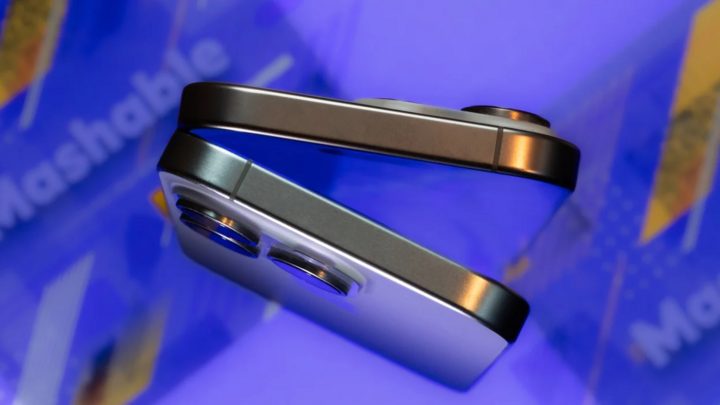 Hình ảnh mô phỏng giả định của iPhone Fold. (Nguồn: Mashable/Zain bin Awais)