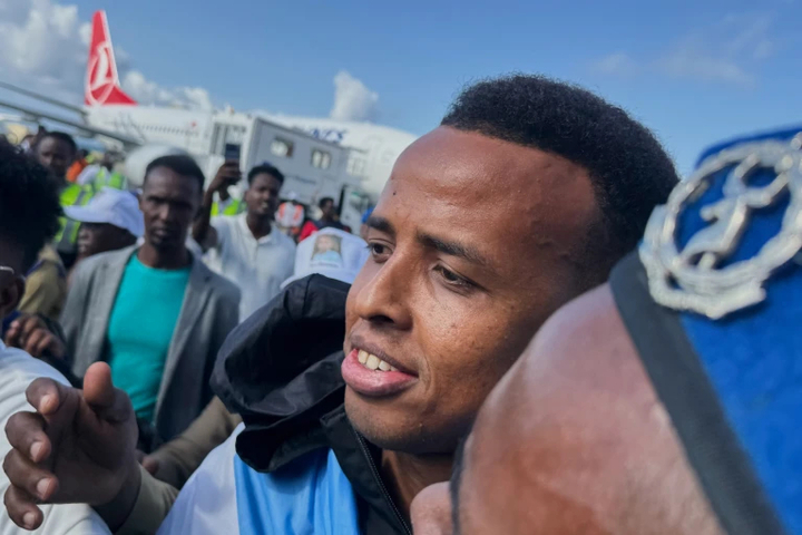 Trọng tài người Somalia trước đó bị từ chối nhập cảnh vào Mỹ. (Ảnh: AP)