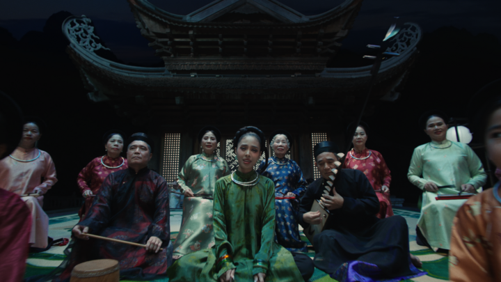 Ca nương Kiều Anh đưa đại gia đình 7 đời ca trù vào MV 'bom tấn' - 2