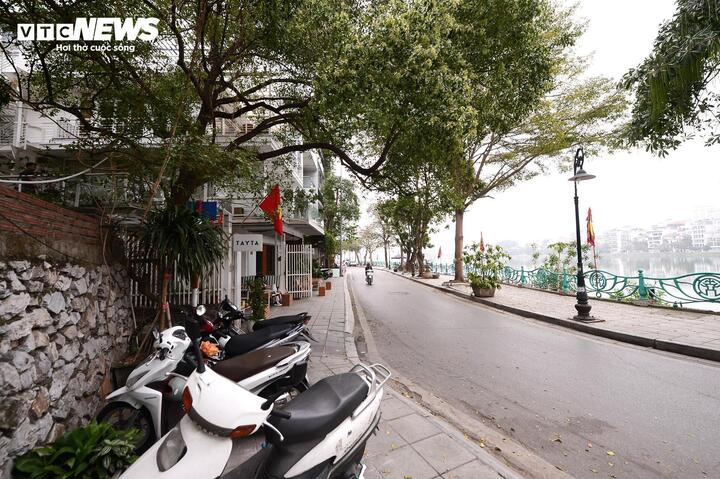 Một đoạn ven Hồ Tây.