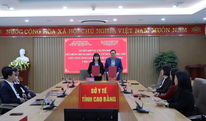 Cú bắt tay chiến lược mở đường cho mô hình y học cổ truyền thời công nghệ - 2