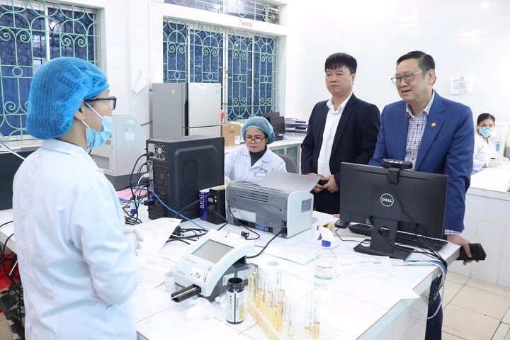 Cú bắt tay chiến lược mở đường cho mô hình y học cổ truyền thời công nghệ - 3