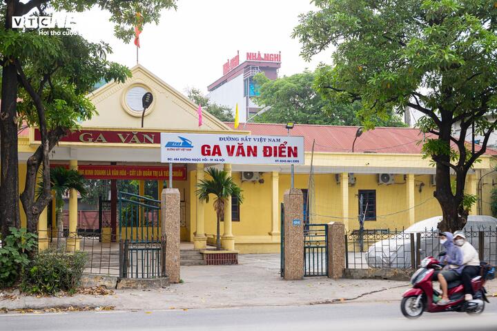 Cận cảnh tuyến đường sắt trăm tuổi giữa lòng Hà Nội trước đề xuất di dời - 19