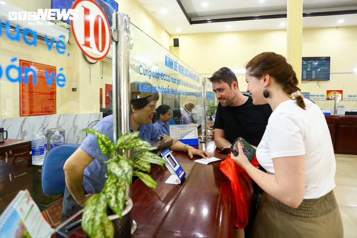 Cận cảnh tuyến đường sắt trăm tuổi giữa lòng Hà Nội trước đề xuất di dời - 4
