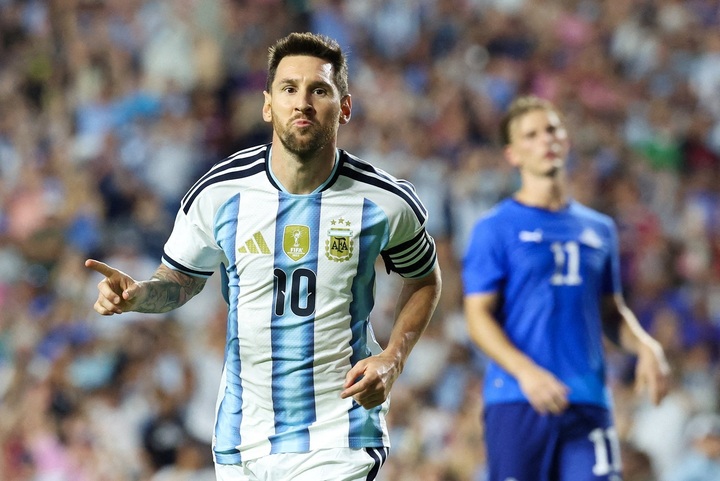 Messi kịp bình phục chấn thương để ra sân ngay ở trận Argentina gặp Algeria. (Ảnh: Reuters)