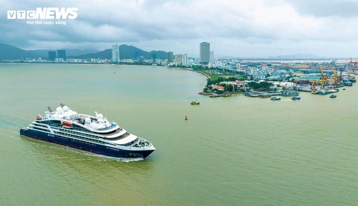 Từ ngày 15/6/2026, UBND tỉnh Gia Lai chính thức đưa Bến thuyền Mũi Tấn (phường Quy Nhơn) vào khai thác. Mũi Tấn trở thành"trạm trung chuyển" chiến lược của phố biển Quy Nhơn kết nối với Cù Lao Xanh (xã đảo Nhơn Châu).