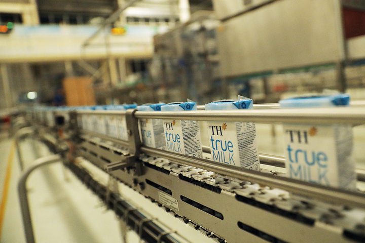 TH true MILK ứng dụng nhiều giải pháp xanh và bền vững hơn từ sản xuất đến tiêu dùng.