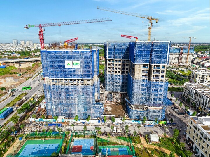 Nhịp độ thi công khẩn trương đang được duy trì nhằm đảm bảo tiến độ cam kết với khách hàng.