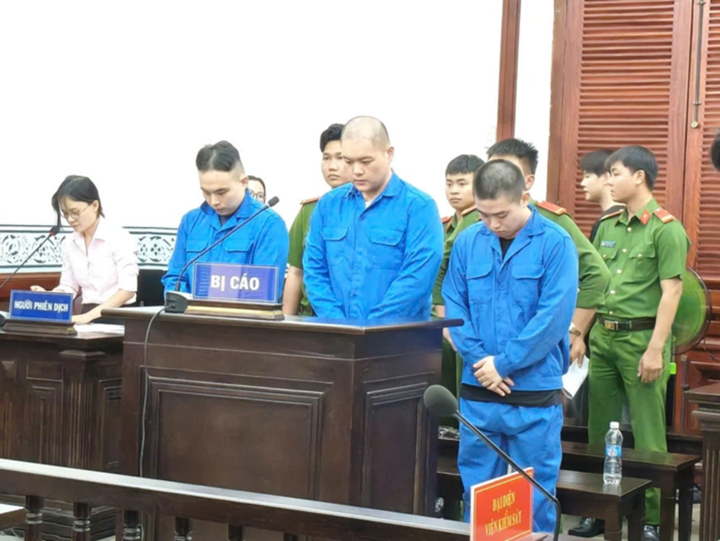 Các bị cáo tại toà.