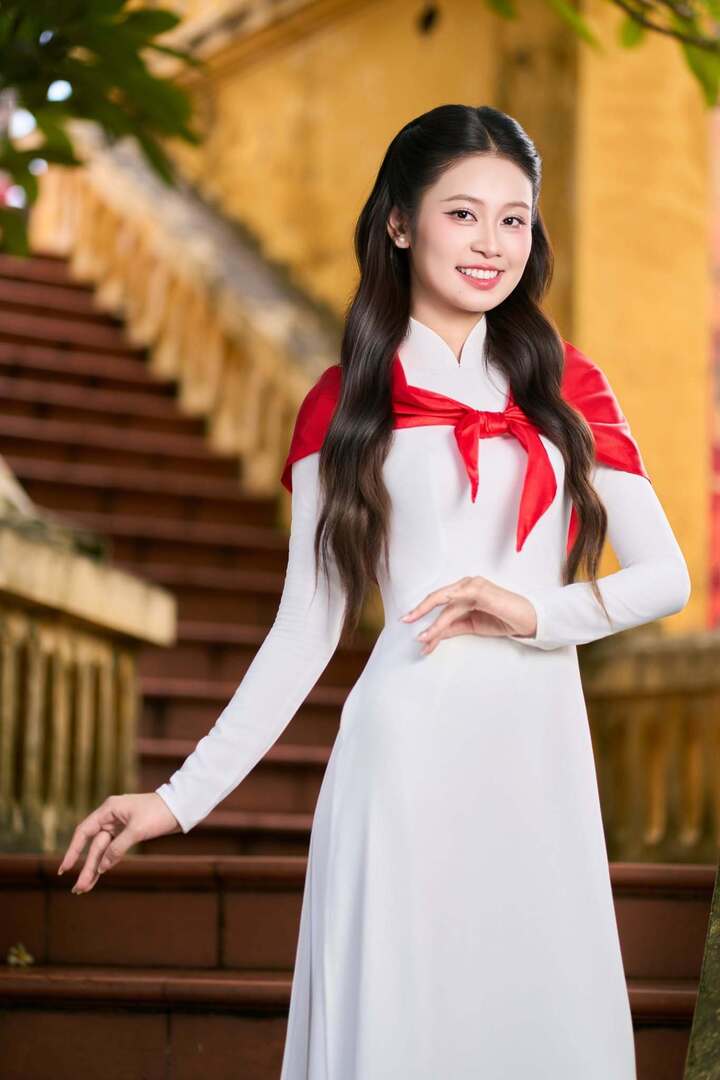 Người đẹp còn được biết đến với khả năng hát, làm MC và hoạt động đa dạng trong lĩnh vực giải trí.