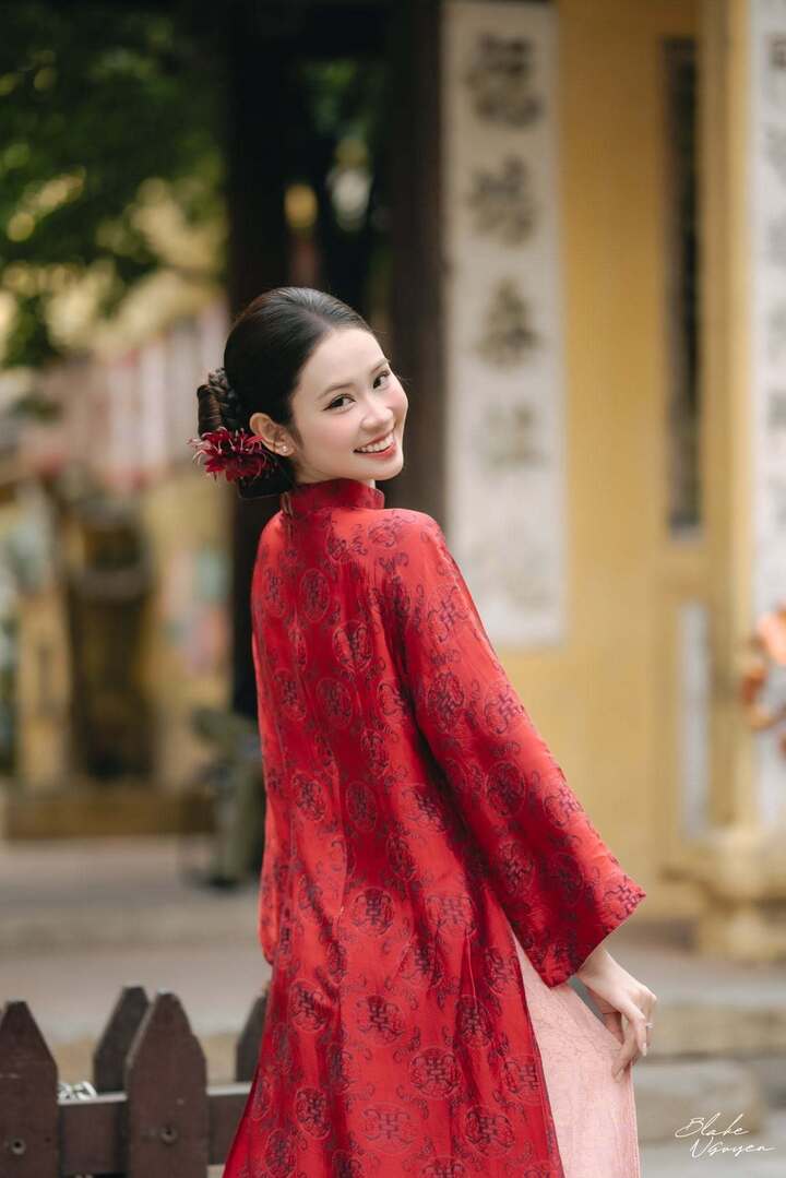 Trong thời gian học đại học, Phương Quyên tham gia nhiều hoạt động ngoại khóa. Cô từng là Phó Chủ tịch CLB MC - Thời trang, Phó Bí thư chi đoàn và tham gia truyền thông cho một số chương trình tình nguyện.