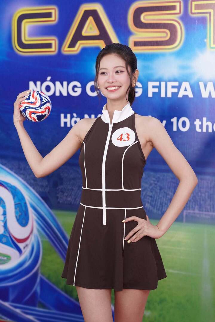 Chương trình "Nóng cùng FIFA World Cup 2026" trên VTV gây chú ý khi có sự xuất hiện của dàn mỹ nhân đại diện cho các đội tuyển quốc gia. Trong đó, Lê Phương Quyên - đại diện đội tuyển Hàn Quốc là người đang nhận được nhiều thiện cảm.