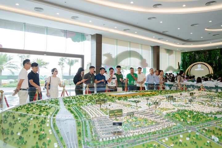 Với mức giá dễ tiếp cận và chính sách tài chính linh hoạt, Vinhomes Golden City thu hút đông đảo khách hàng trẻ với nhu cầu ở thực.